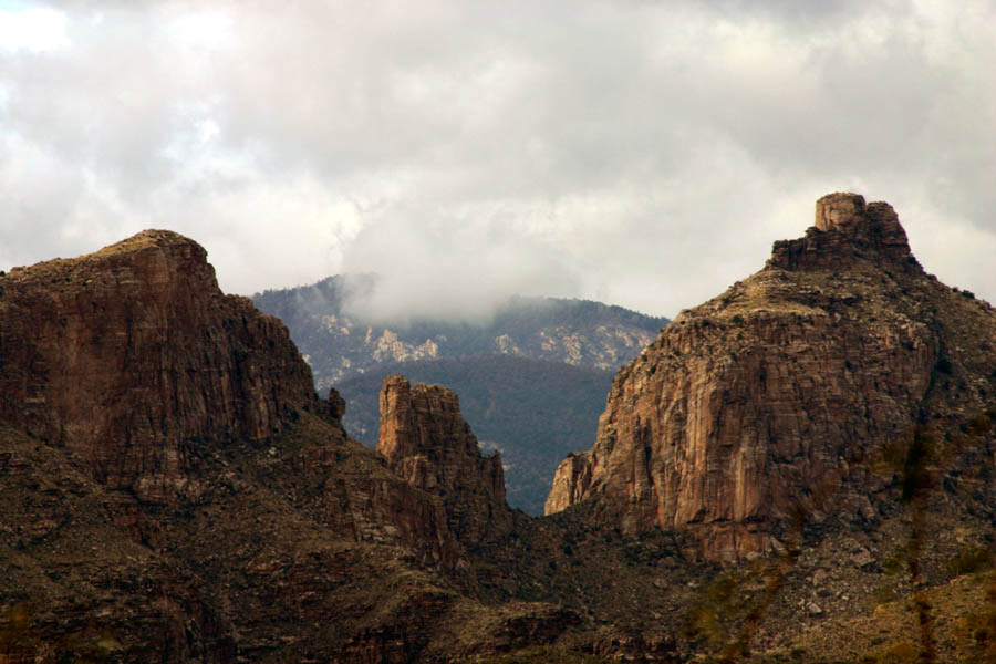 Mountains in Tucson -- close-up (300 mm, f/14, 1/125 sec)<!--CRW_2152.CRW-->
